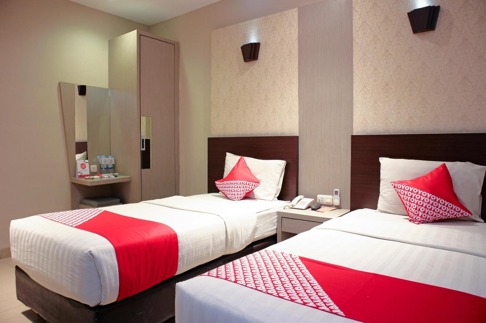Oyo 1009 Hotel Bumi Malaya 棉兰 外观 照片