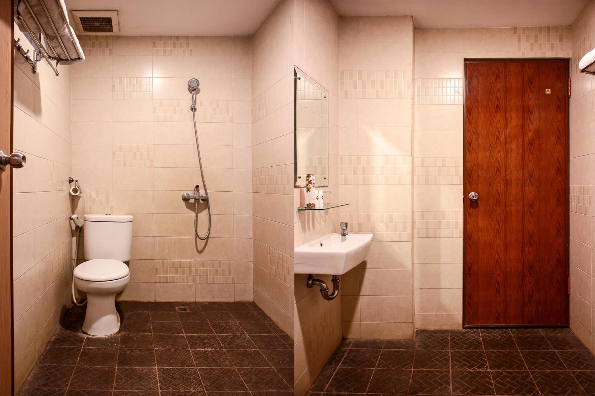 Oyo 1009 Hotel Bumi Malaya 棉兰 外观 照片