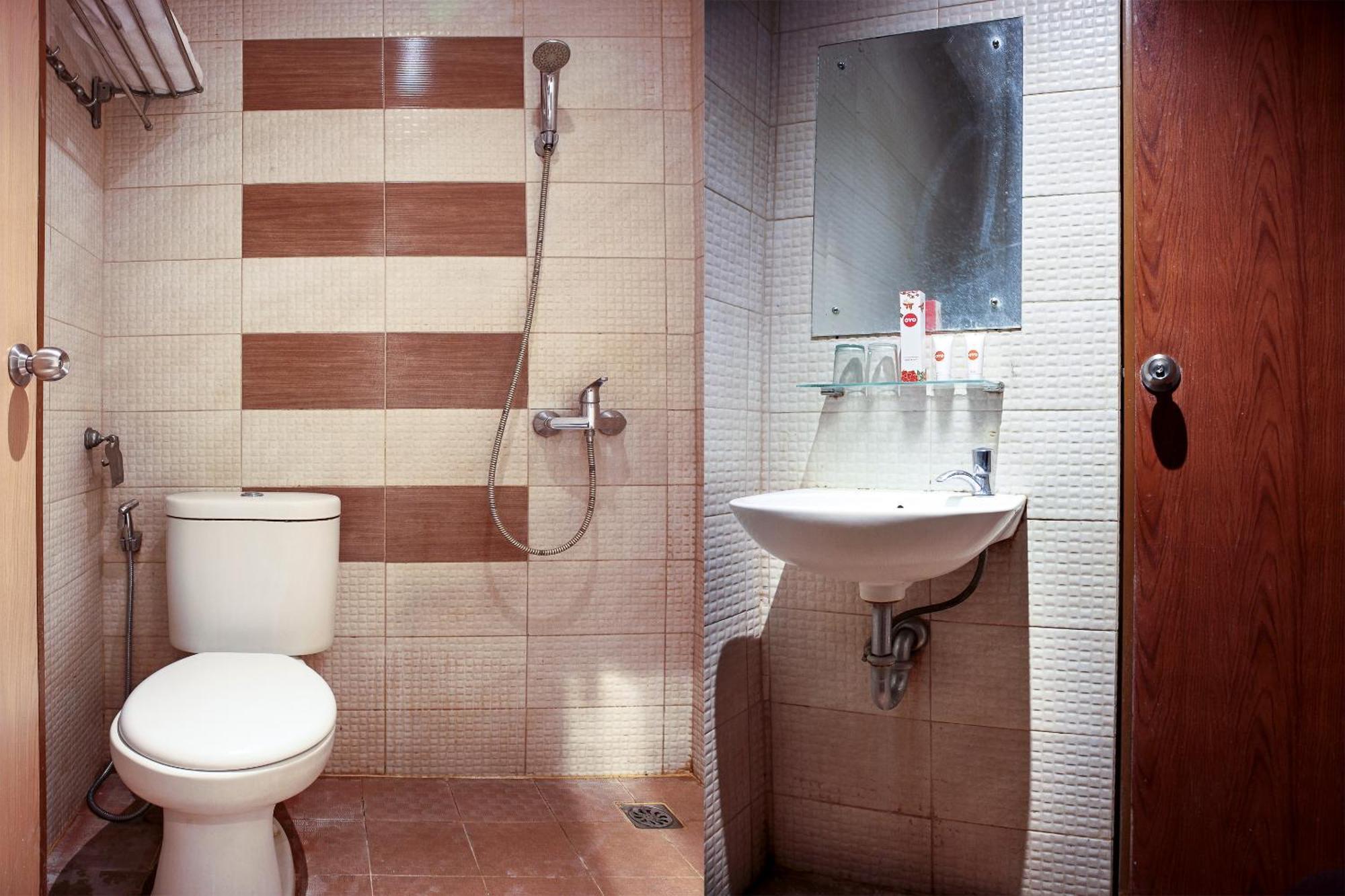 Oyo 1009 Hotel Bumi Malaya 棉兰 外观 照片