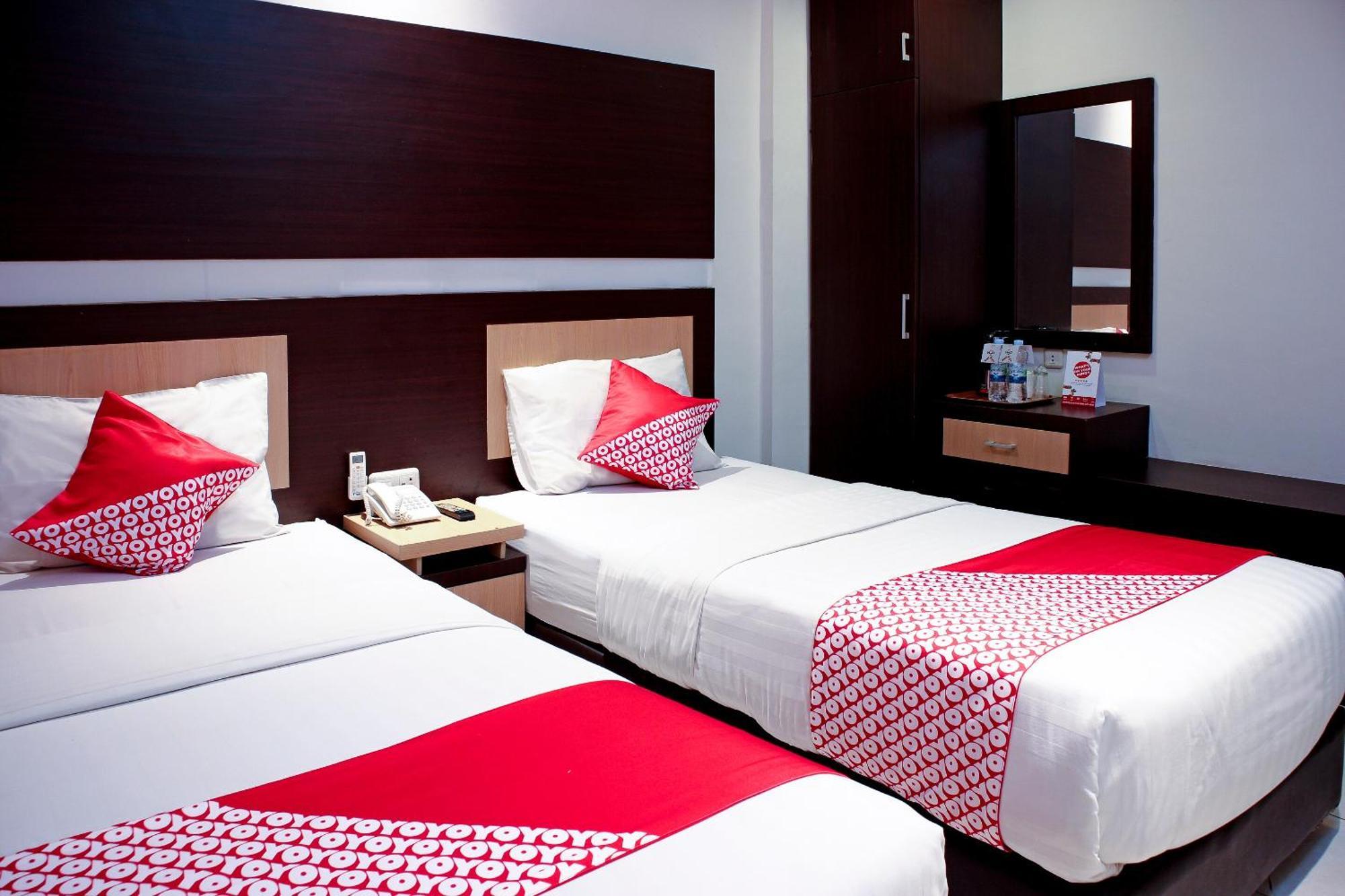 Oyo 1009 Hotel Bumi Malaya 棉兰 外观 照片