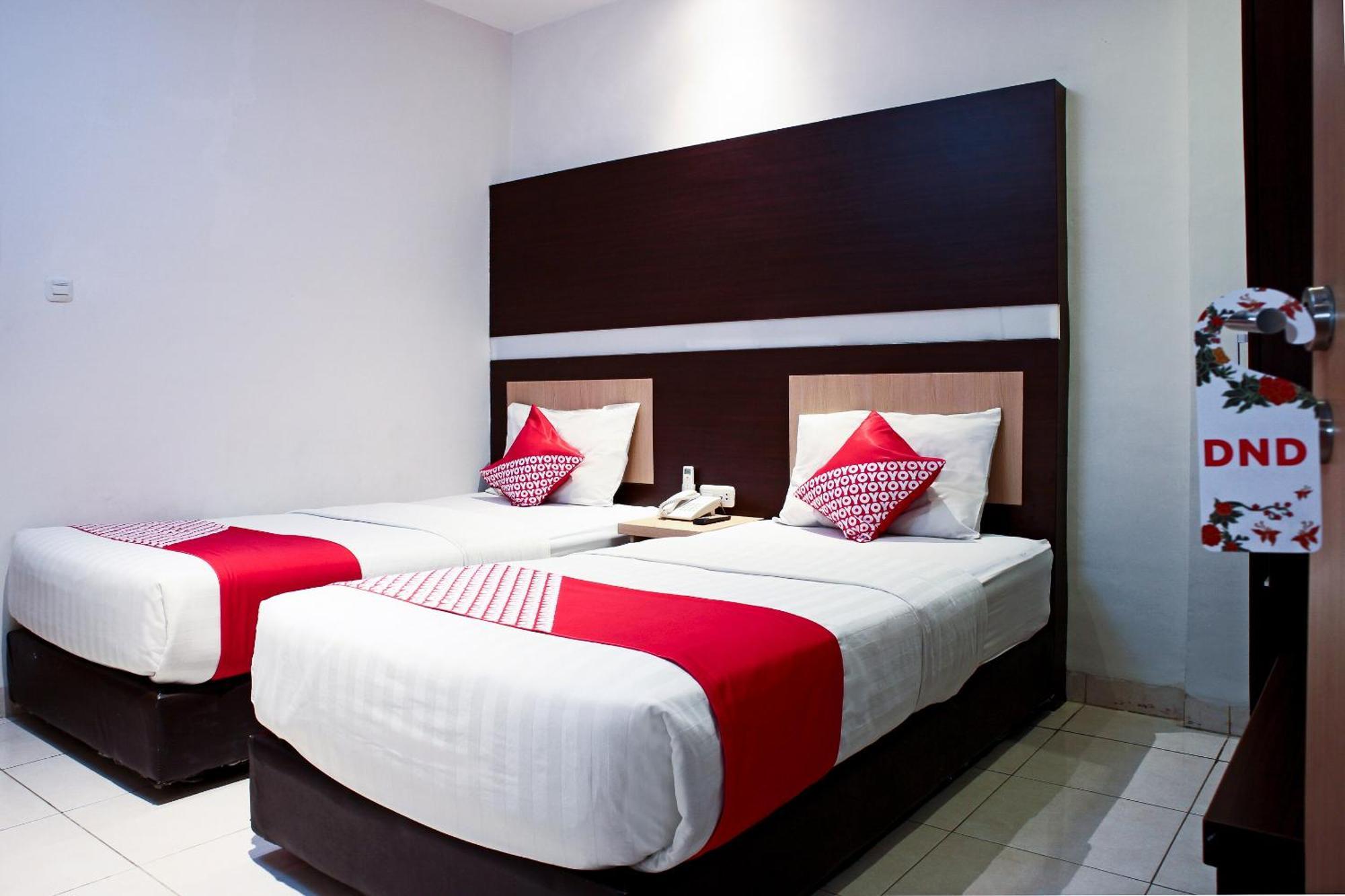 Oyo 1009 Hotel Bumi Malaya 棉兰 外观 照片