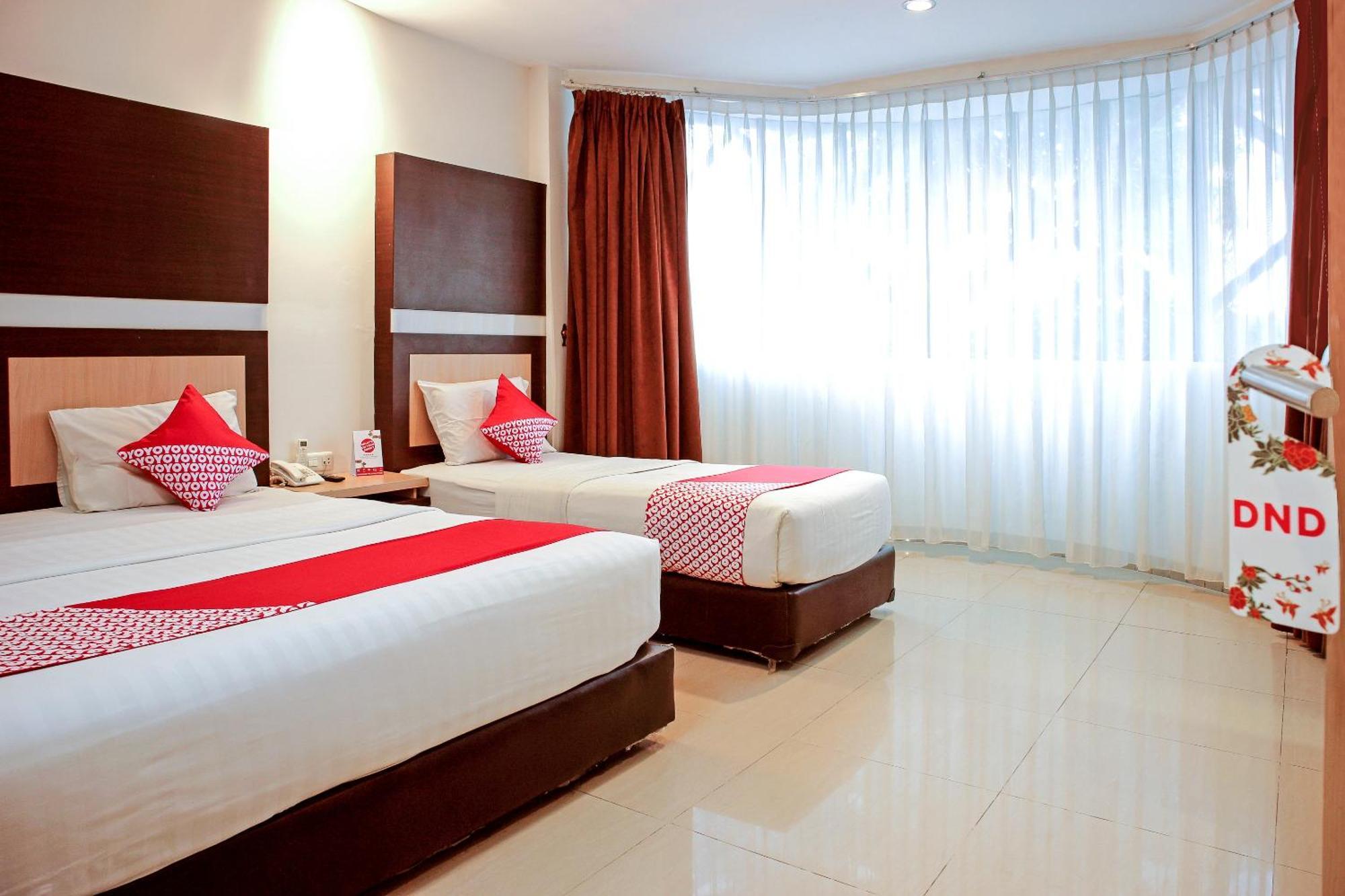 Oyo 1009 Hotel Bumi Malaya 棉兰 外观 照片